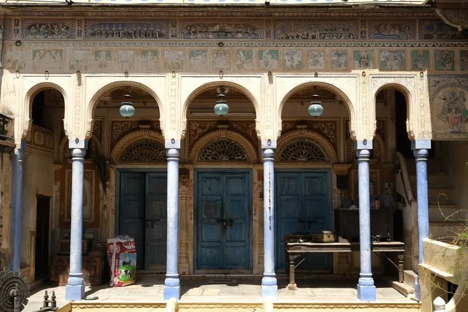 Explore the intricate details of the historic Gulab Rai Ladia Haveli facade in Mandawa, Rajasthan.