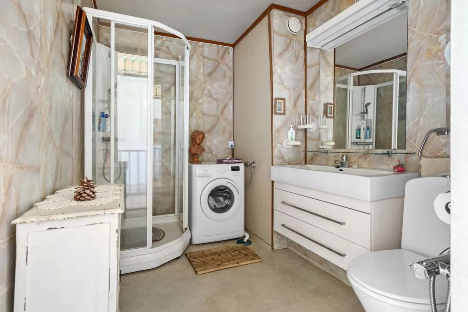 Small Bathroom Design 2026: 5x8 Layout to 3D Walkthrough